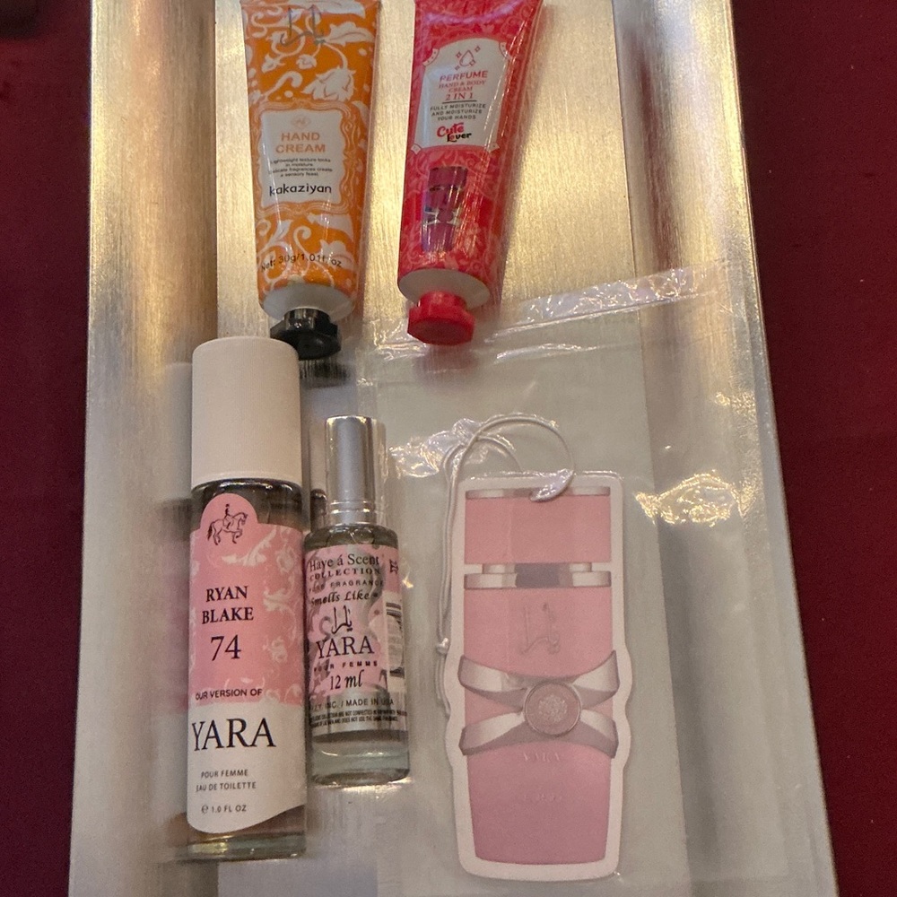 Ara Pink Perfume & Hand Cream Gift Set